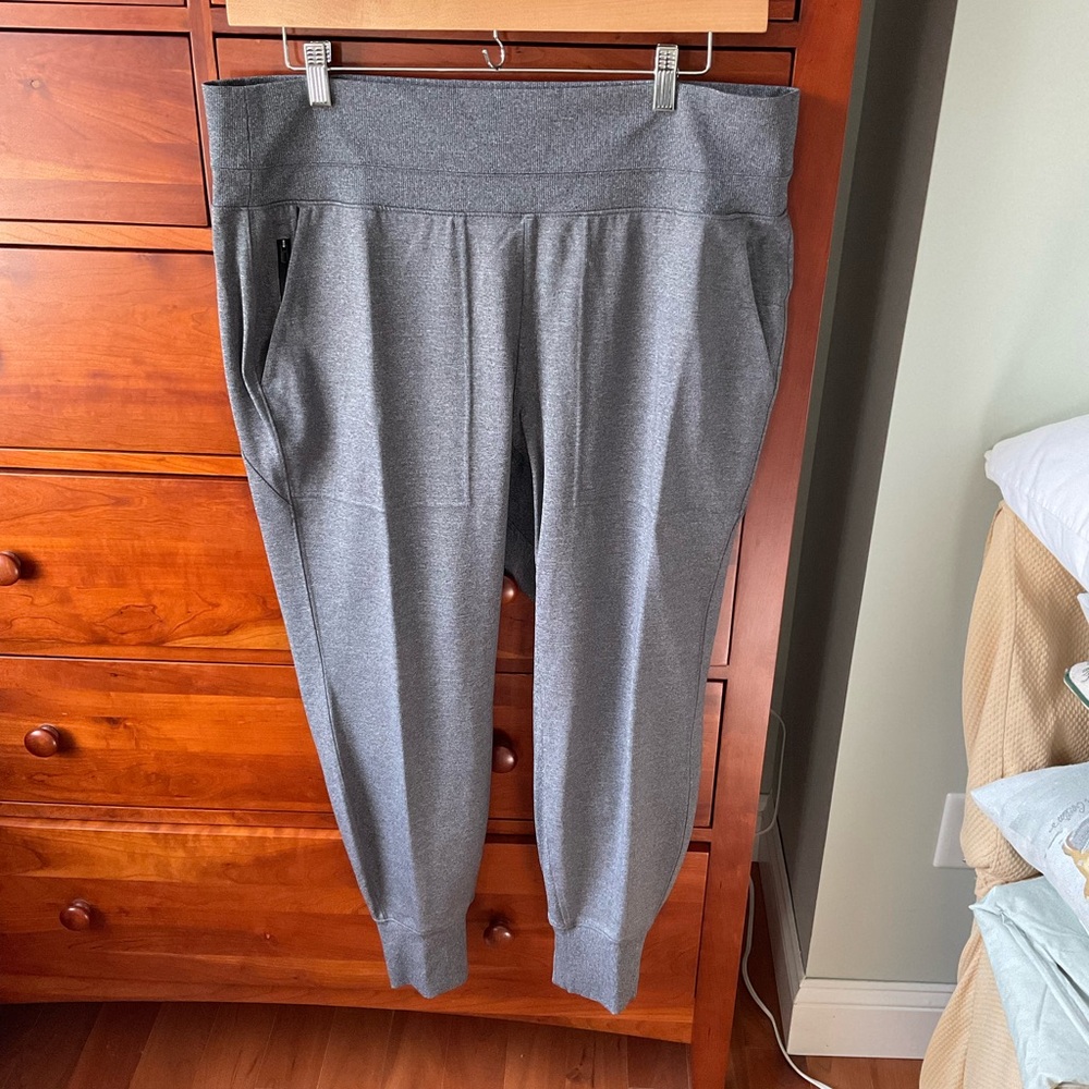 Athleta Heathered Grey Venice Jogger 1X